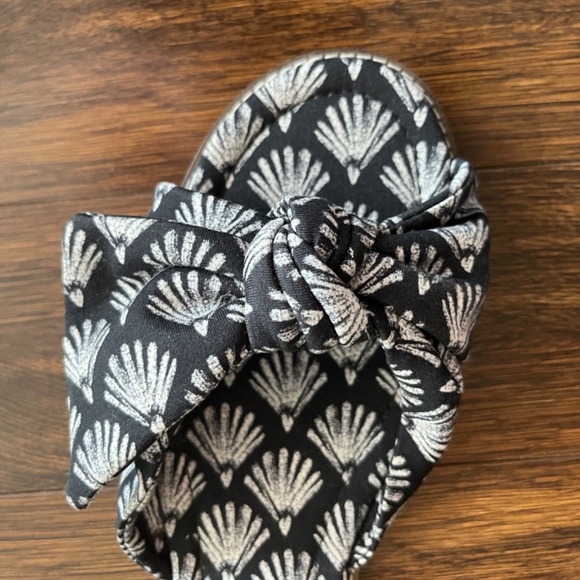 Size 11 Jcrew floral sandals - Picture 3 of 4